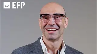 Gum Health Day 2023: Spyros Vassilopoulos shows how to floss