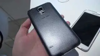 Samsung Galaxy S5: A Less Ugly Version (Black and White)