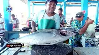 Amazing show of cut yellowfin tuna 25 kg by Bobo Ordered by the crew of Tour boat