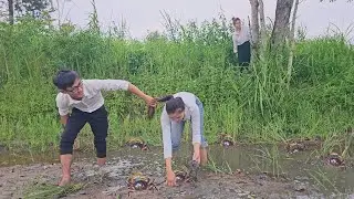 Poor Single Mother Goes Crab hunting! Kind Engineer Unexpectedly help