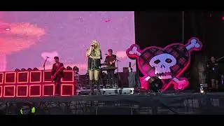 Avril Lavigne - Greatest Hits Tour 2024 - Live in Cardiff UK - 10 - Losing Grip