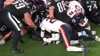 Jalen Hurts fumbles on the tush push by Nahshon Wright Bears vs Eagles Week 13 😳