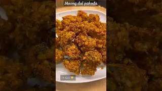 Moong Dal Pakoda - crispy & spicy pakoda recipe for monsoon #shobhasrecipelab #shorts