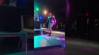 Robyn Valentine Performs “Kiss Me Deadly”