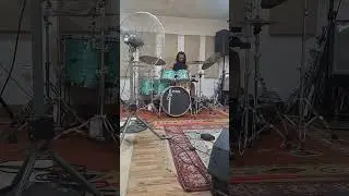 This drummer is on steroids! #groove #drums #batterista #drumsmusic #drummer #shorts