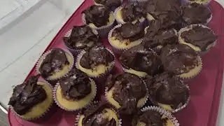 Making cupcakes🧁