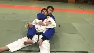 片手絞めと裸絞め　One Hand Choke & palm to palm choke(katate-shime & Hadaka-shime)