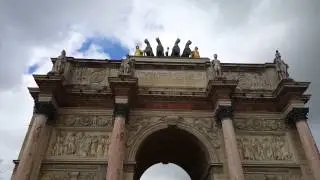Пирамида Лувра - достопримечательности Парижа