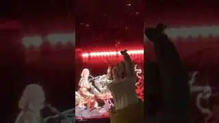 Lady Gaga fingersnap switch