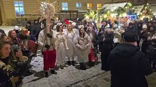Львів, площа Ринок: вертеп та колядки біля Різдвяного ярмарку на площі Ринок