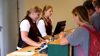 Ein turbulenter Tag an der Rezeption im Hotel Oberstdorf