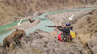 Khadija gets caught in heavy rain and clashes with the wolves of the night