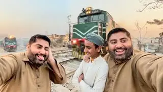 High Speed Train Ke Samne Dance 😳 | Public Reaction