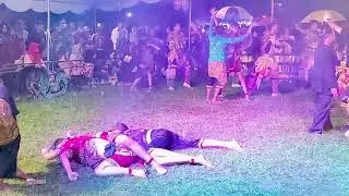 seni budaya jogja sedang live jathilan dan reog