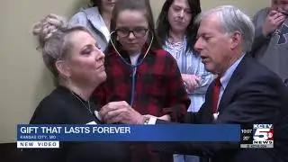 KCTV: Double Heart Transplant Patient and Donor Family Meet for the Ultimate Christmas Gif