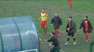 Dopo il Goal SFONDA la PANCHINA con la TESTA
