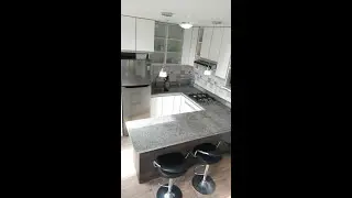 Granito Blue Agatha y Piedra Sinterizada Ascale tipo Armani Grey tipo rustico sin brillo