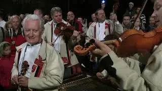 VELKÁ NAD VELIČKOU-HORŇÁCKÉ SLAVNOSTI 2011 (Háj, háj, zelené oreší...Martin Hrbáč a spol.)