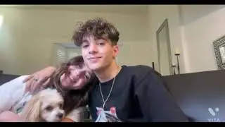 Everyone go on snicks live right now!