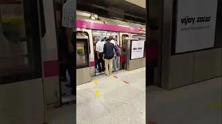 kalkaji metro station l kalkaji metro station to kalkaji mandir l #shorts #ytshorts #metro #viral