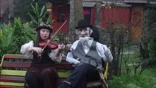 LLUVIA DE SONRISAS -STEAMPUNK CIRCUS - PAYASOS CON ROPA DE CALLE