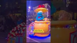 COOKIE MONSTER at SESAME STREET CHRISTMAS PARADE #parade #cookiemonster #christmas #seaworldorlando
