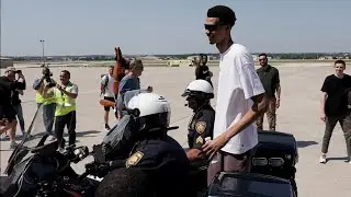 WATCH: Wembanyama arrives in San Antonio, meets with Spurs fans