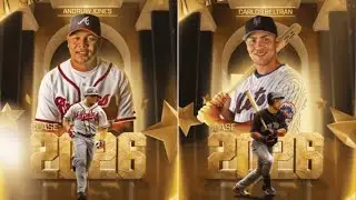 Carlos Beltr&aacute;n y Andruw Jones reciben sus camisetas del Sal&oacute;n de la Fama.