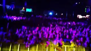 CHARDY & MURPH WALKING ON STAGE @ FALLS FESTIVAL