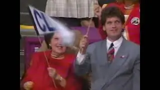 1992 Bill Clinton takes the stage at the Democratic National Convention