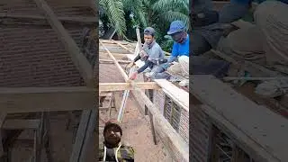 একটা নতুন টেকনিক করে কাঠের পেরেক মারছে #carpentry #viralvideo