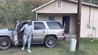 Sidepiece pull up on his Uncle be-ro with ratman￼