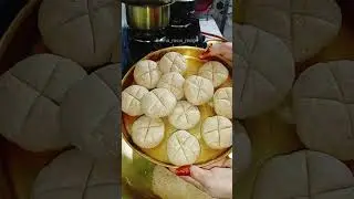 इस बनाते देख कर, बड़े और बच्चे रसोई में चक्कर लगाने लगे।