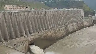 dam Undersluice and flap gate opening combo