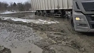 A cam ramas blocat?! Sofer pe bena de cereale