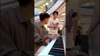 This is one of the most famous singer in Vietnam 🇻🇳