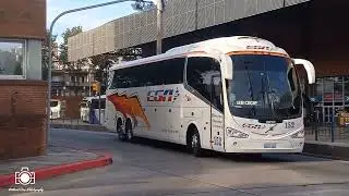 Alto tránsito de partidas de coches desde la terminal de tres cruces By Buses Y Trenes Del Uruguay ©