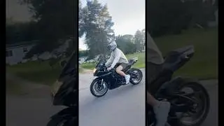 Suzuki GSXR-750 pulllll 😮&zwj;💨 #motorcycle #speedkills #suzuki #crotchrocket