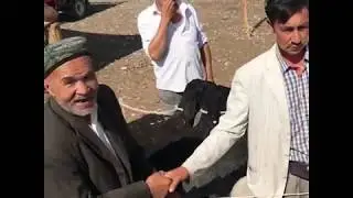 Kashgar Sunday Market - handshake