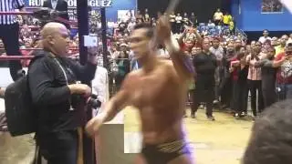 Entrada de Alberto El Patr&oacute;n a LockOut 2015 WWC