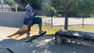 Fakie bs heelflip in a day😳and fs full cab out of the bank(my insane 10 month progression