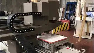 Centro di foratura  fresatura a controllo numerico a 3 assi controllati  MORBIDELLI  AUTHOR 502