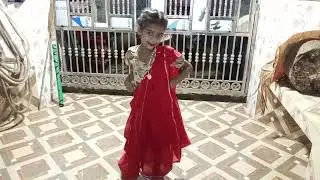 হাজার দর্শক মন মজাইয়া নাচে গো সুন্দরী কমলা।