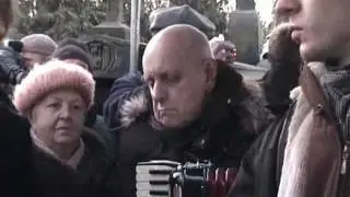 Grzegorz Wilk i Janek Stokowski na pogrzebie Violetty Villas.WMV