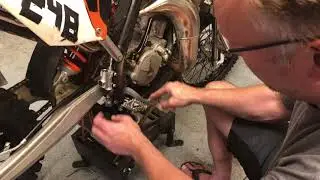 How To Fix KTM Brake Bleeding Problems, 85 SX, 65 SX, Freeride & Maybe Other Models
