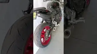 Какой же потрясающий этот ретро-мотоцикл Suzuki GSX8 TT!