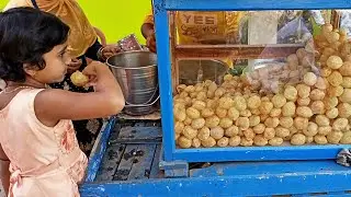 Eating Fuchka(Panipuri/Golgappa) Indian Street Food Kolkata//Street Food India