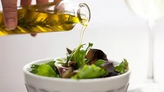 Cara membuat salad dressing olive oil