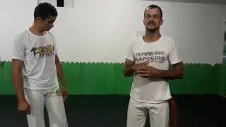 Capoeira - Vingativa na Saída da Banda de Costa - Mestre Ganso
