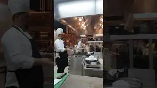 kitchen  v/s service  team🤣 service  team hmisa  masti mai rhta hai 🤣 #kitchentime #kitchencare